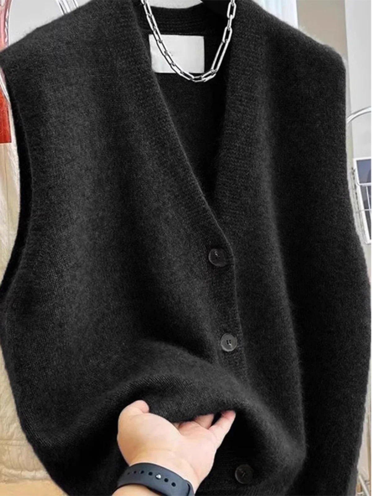 Loose Fit V-Ne Knitted Vest Top 300 Pou Capaci Men's Casual Faion Korean Sle Svel Open Cardigan
Loose Fit V-Ne Knitted Vest Top 300 Pou Capaci Men's Casual Faion Korean Sle Svel Open Cardigan