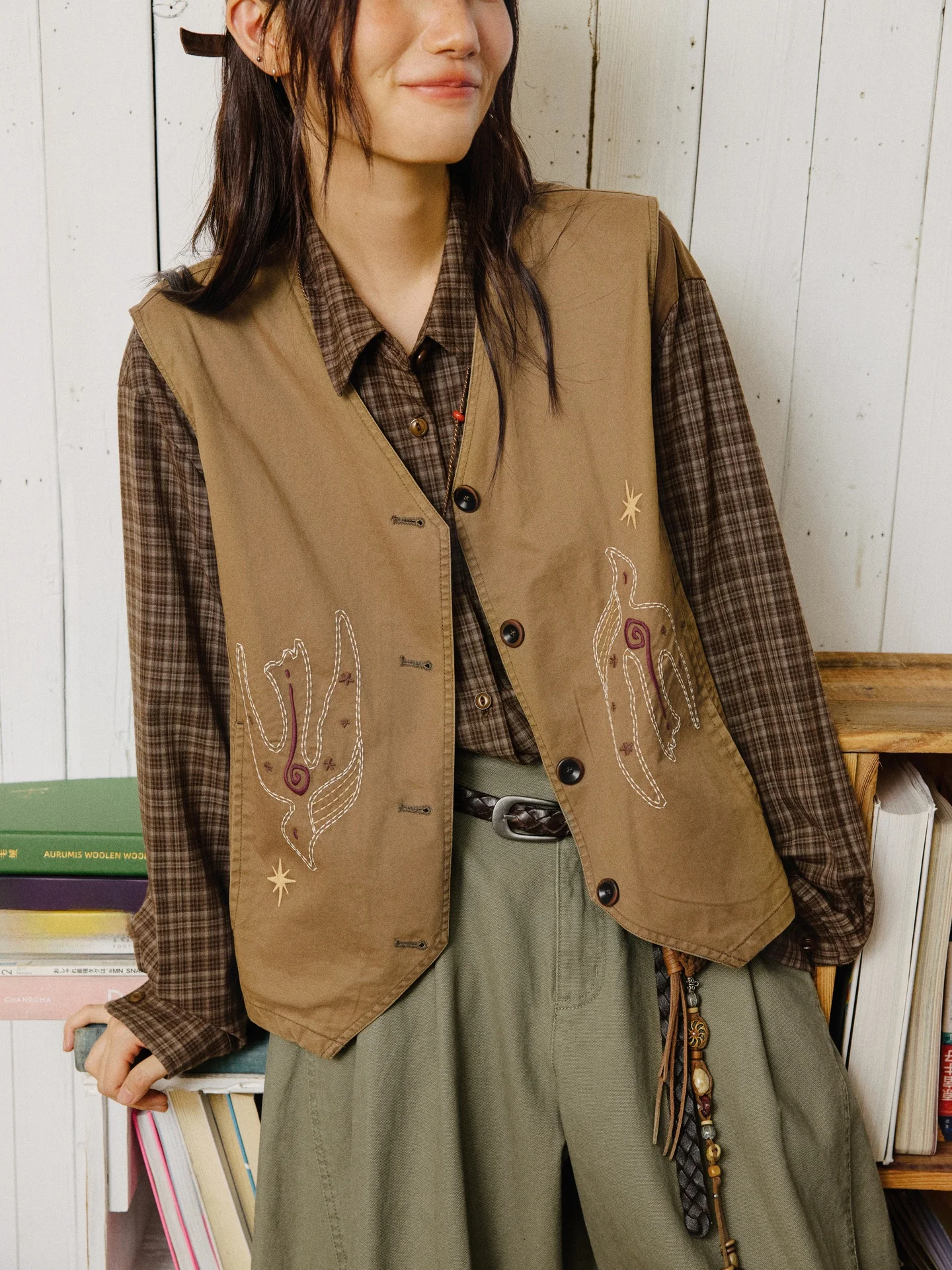 Женский модный жилет Octopusme с вышивкой, весенний, для многослойных образов, хлопковый, приталенный, с V-образным вырезом
Женский модный жилет Octopusme с вышивкой, весенний, для многослойных образов, хлопковый, приталенный, с V-образным вырезом