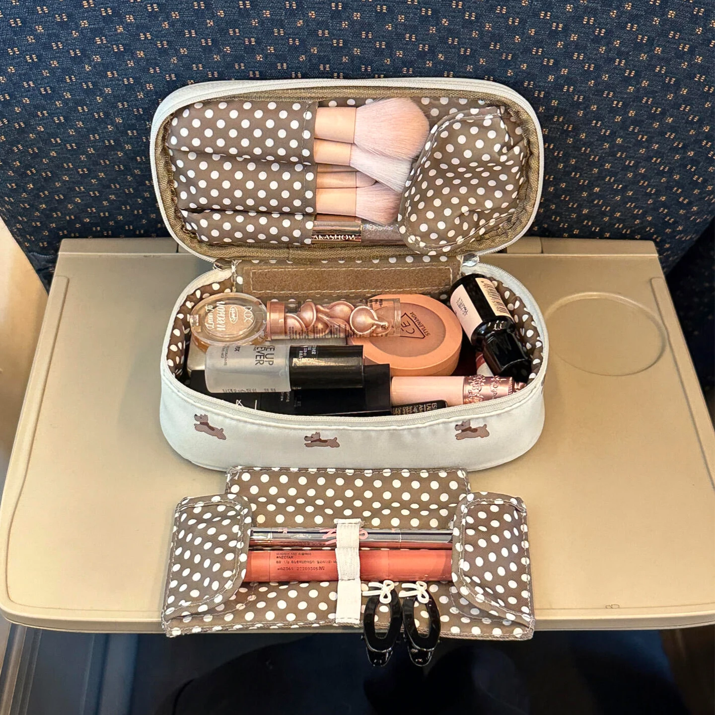 Cute puppy cosmetic bag going out portable travel storage bag women large capacity exquisite partition wash bag mouth red envelo
Cute puppy cosmetic bag going out portable travel storage bag women large capacity exquisite partition wash bag mouth red envelo