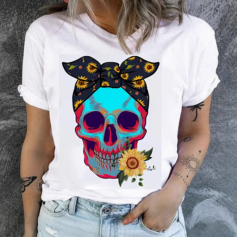 Skull Chrysanthemum Print Short-sleeved T-shirt Crew-neck Casual Top Women Clothes Graphic T Shirts Summer polyester fiber fabri
Skull Chrysanthemum Print Short-sleeved T-shirt Crew-neck Casual Top Women Clothes Graphic T Shirts Summer polyester fiber fabri