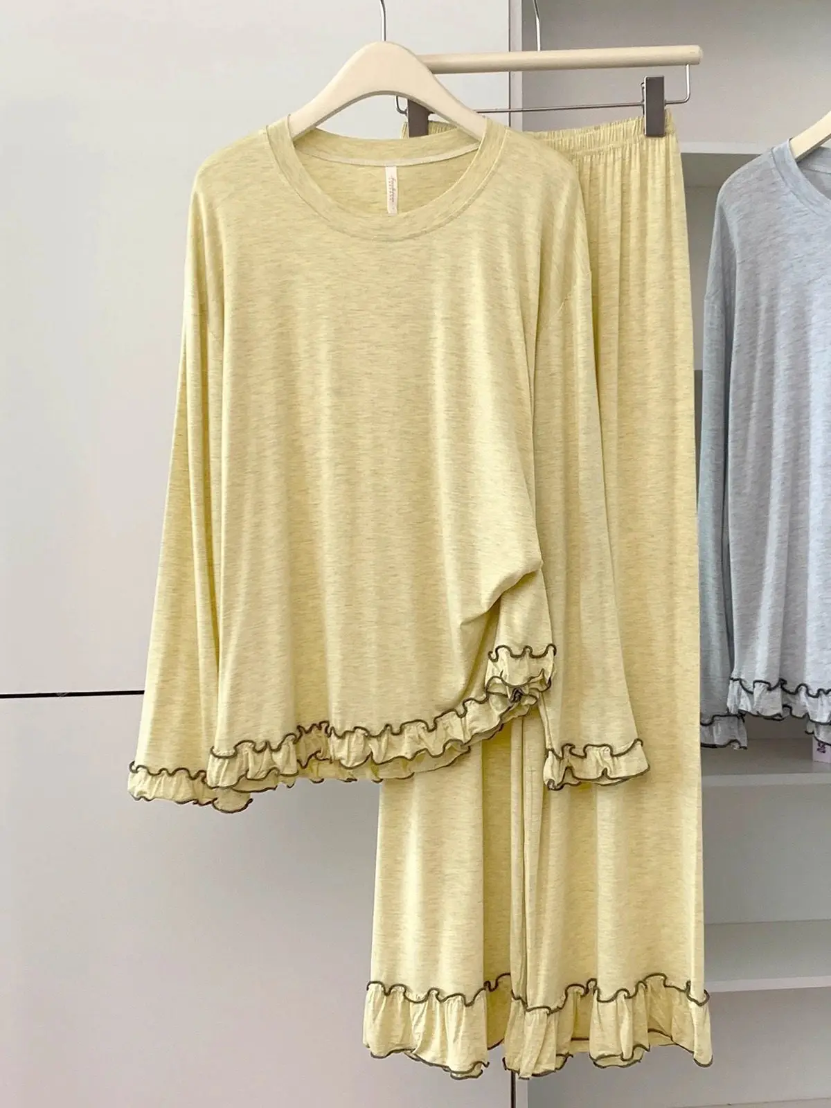Casual Modal Sleepwear Women's Spring Autumn Thin Loose Pure Color Comfortable Long Sleeve Long Pants Home Clothes Set
Casual Modal Sleepwear Women's Spring Autumn Thin Loose Pure Color Comfortable Long Sleeve Long Pants Home Clothes Set