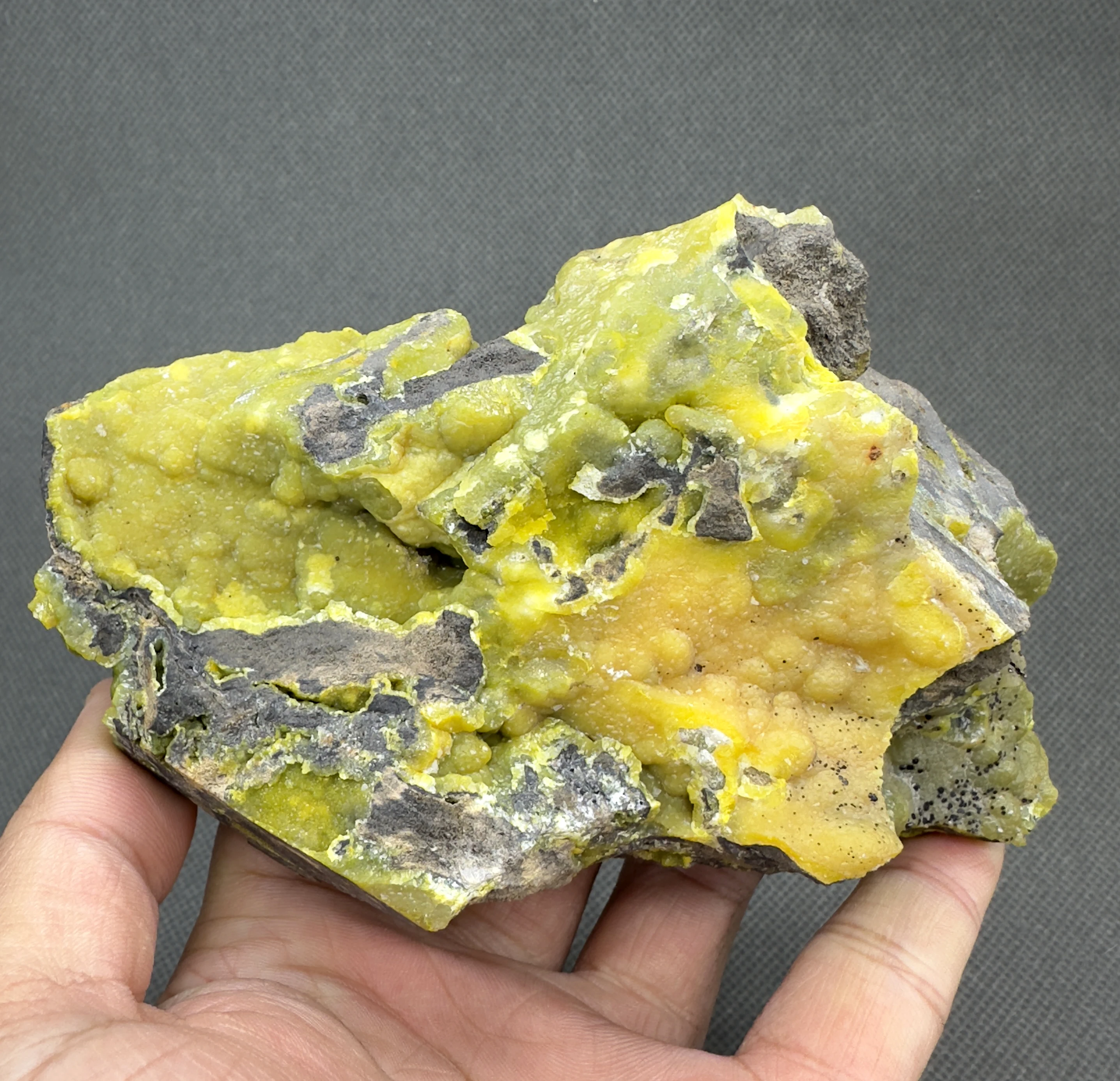 BIG! 563g Natural yellow smithsonite Mineral Specimens + healing quartz crystals and stones rock gemstone
BIG! 563g Natural yellow smithsonite Mineral Specimens + healing quartz crystals and stones rock gemstone
