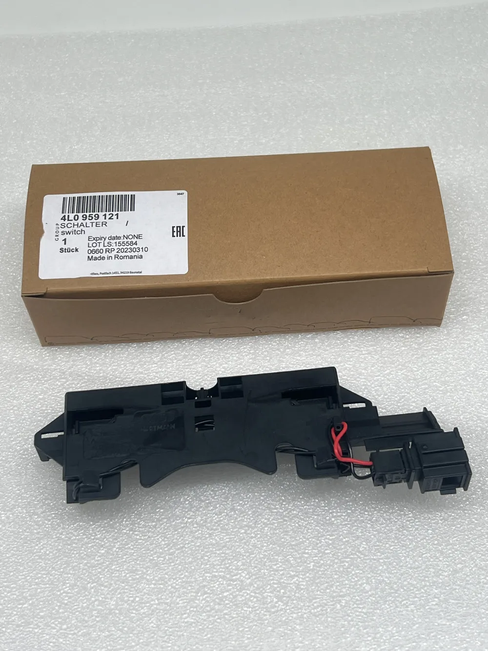 Новый OEM оригинальный переключатель для Audi Q5 2009-2017/Q7 2007-2016 для освещения багажного отделения 4L 0959121 / 4L0 959 121
Новый OEM оригинальный переключатель для Audi Q5 2009-2017/Q7 2007-2016 для освещения багажного отделения 4L 0959121 / 4L0 959 121