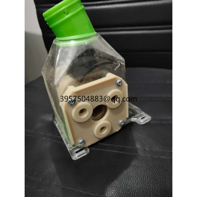 Hand adjustment material box, adjustment box with handle, seeder feeder accessories, feeder accessories, fertilizer accessories
Hand adjustment material box, adjustment box with handle, seeder feeder accessories, feeder accessories, fertilizer accessories
