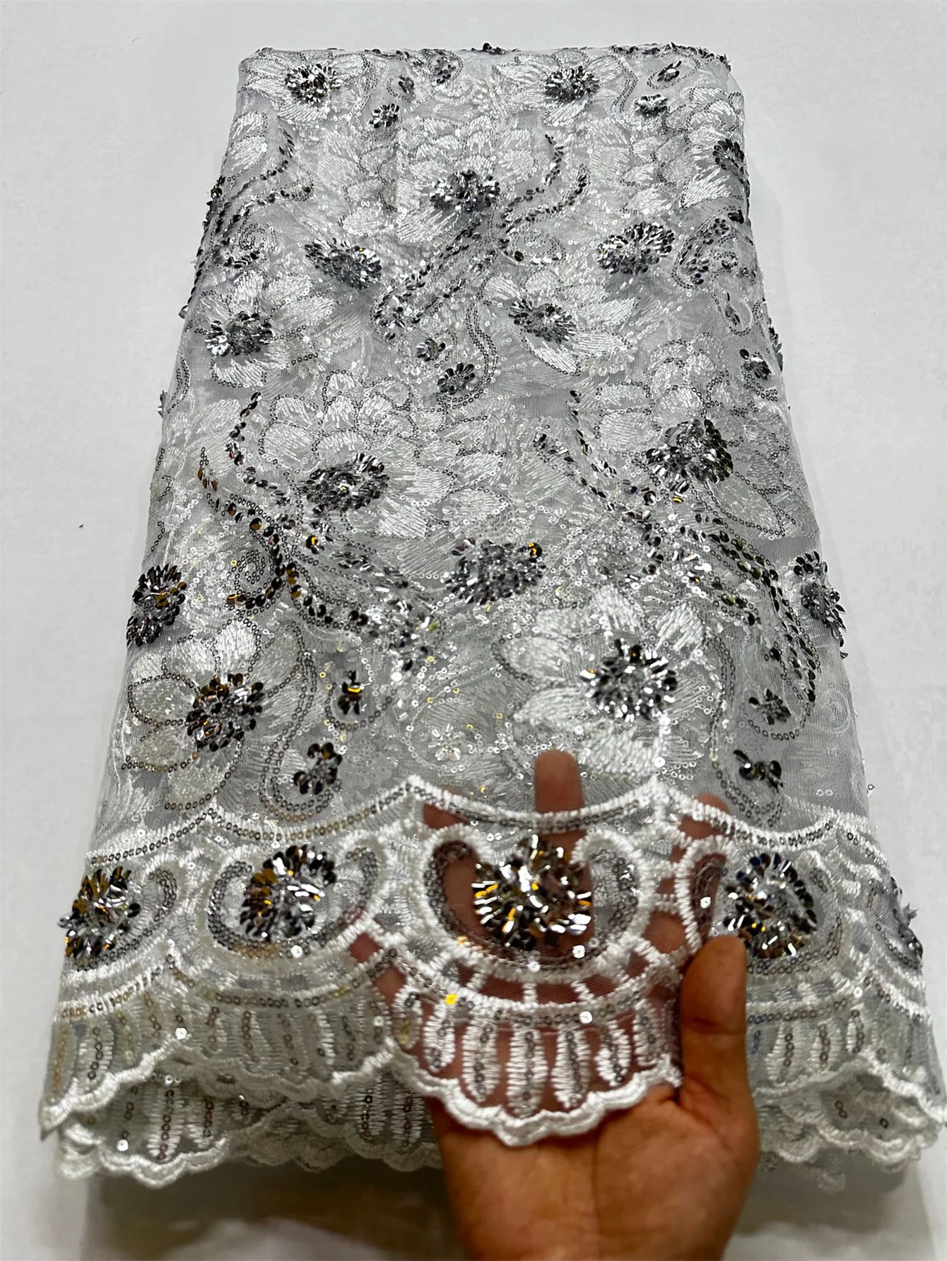 White Elegant Soft Tulle 3D Sequin Net Lace Embroidery Fabric High Quality African Lace For Party Dresses Latest Delicate Design
White Elegant Soft Tulle 3D Sequin Net Lace Embroidery Fabric High Quality African Lace For Party Dresses Latest Delicate Design