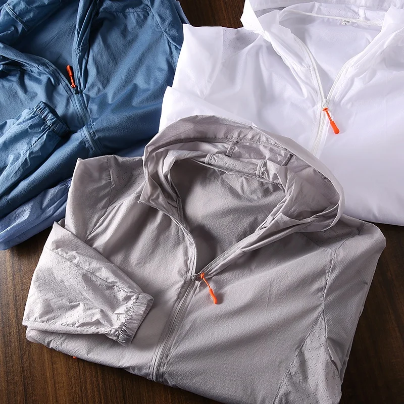 Летняя дышащая куртка с лазерной перфорацией, тонкая как шелк, для защиты от солнца, с длинными рукавами на молнии, модная городская модель
Летняя дышащая куртка с лазерной перфорацией, тонкая как шелк, для защиты от солнца, с длинными рукавами на молнии, модная городская модель