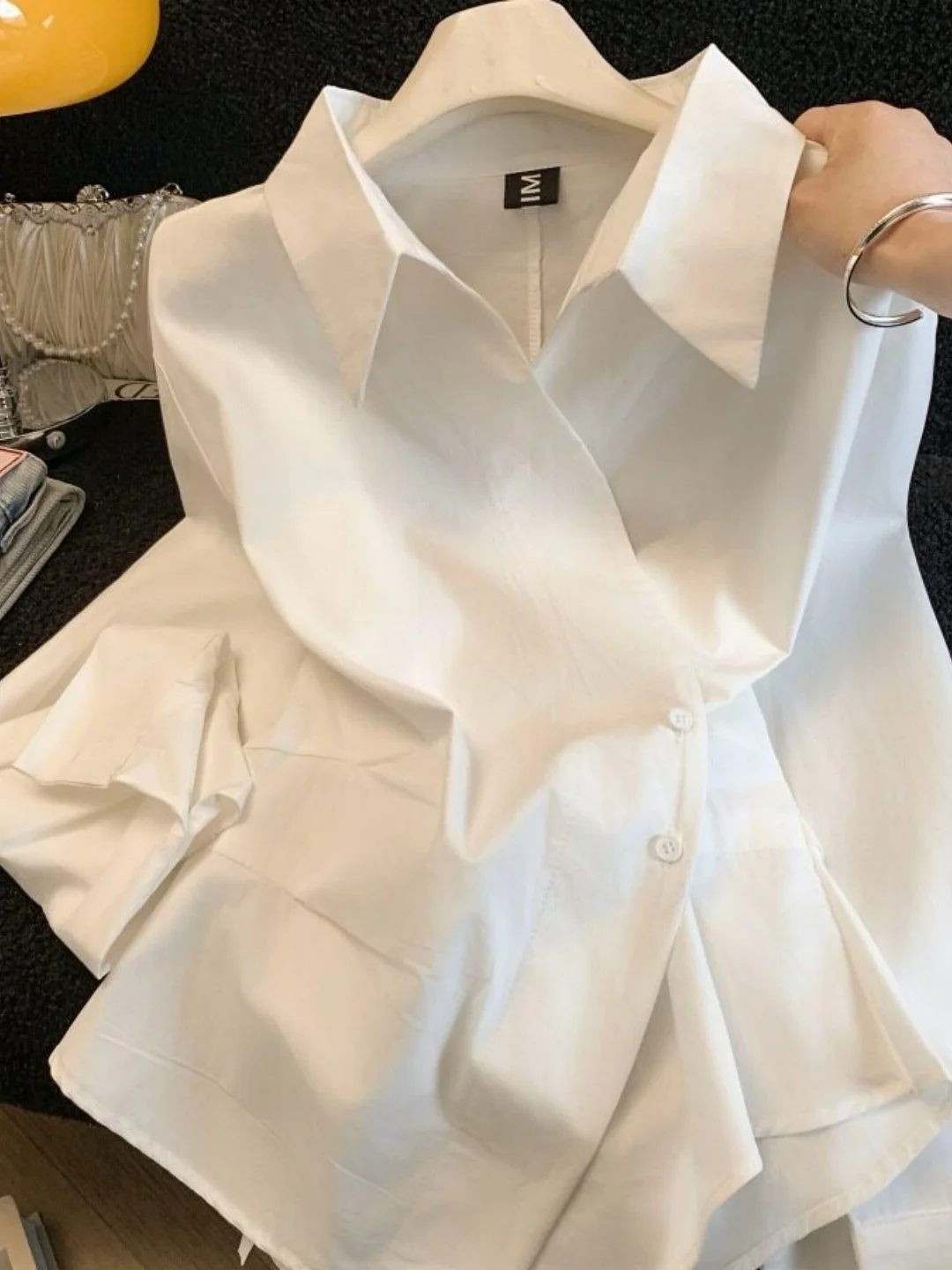 Korean Design Collar Long Sleeve Shirt Women's Spring New Uneven Waist Slimming Top Fashion Stylish Business Casual
Korean Design Collar Long Sleeve Shirt Women's Spring New Uneven Waist Slimming Top Fashion Stylish Business Casual