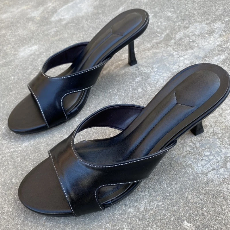 Дизайнерские брендовые тапочки на высоком каблуке, женские модные черные шлепанцы с квадратным носком, летняя повседневная удобная легкая пляжная обувь
Дизайнерские брендовые тапочки на высоком каблуке, женские модные черные шлепанцы с квадратным носком, летняя повседневная удобная легкая пляжная обувь