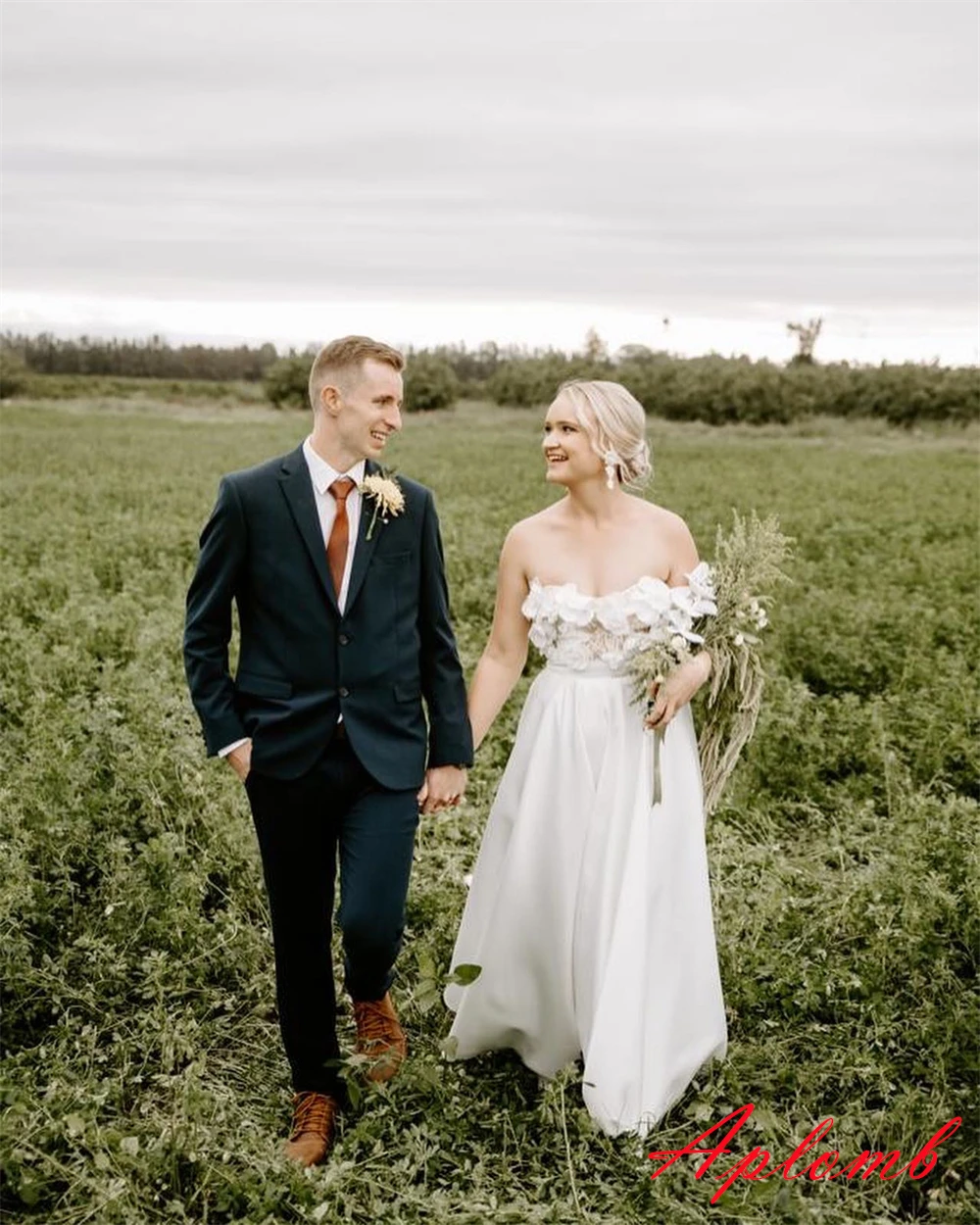 Customized Elegant White Jersey Wedding Dresses Simple Strapless Appliques Bridal Gowns Chapel Train Lace Up Back Dresses
Customized Elegant White Jersey Wedding Dresses Simple Strapless Appliques Bridal Gowns Chapel Train Lace Up Back Dresses
