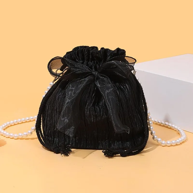 Минималистичная классическая женская сумка, которую можно носить как кроссбоди или на плече, с большой вместимостью, подходит для использования в качестве стильной сумки для подгузников.
Минималистичная классическая женская сумка, которую можно носить как кроссбоди или на плече, с большой вместимостью, подходит для использования в качестве стильной сумки для подгузников.