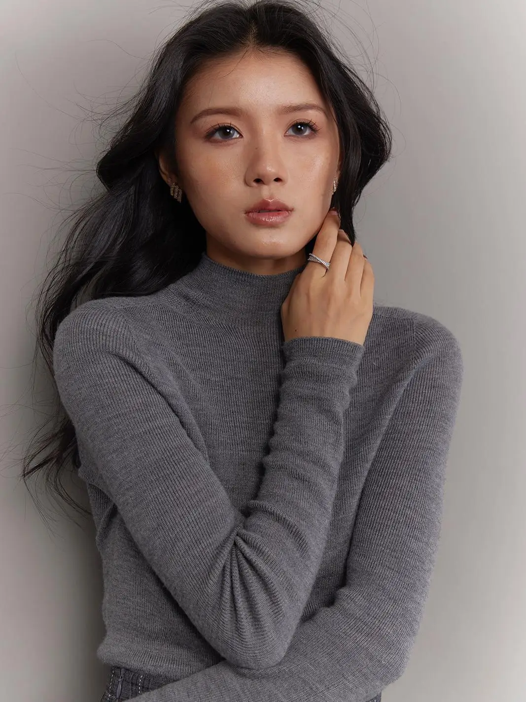 Ультратонкий вязаный базовый свитер из мериносовой шерсти, пригодный для машинной стирки, цельный, из пряжи из новозеландской шерсти
Ультратонкий вязаный базовый свитер из мериносовой шерсти, пригодный для машинной стирки, цельный, из пряжи из новозеландской шерсти