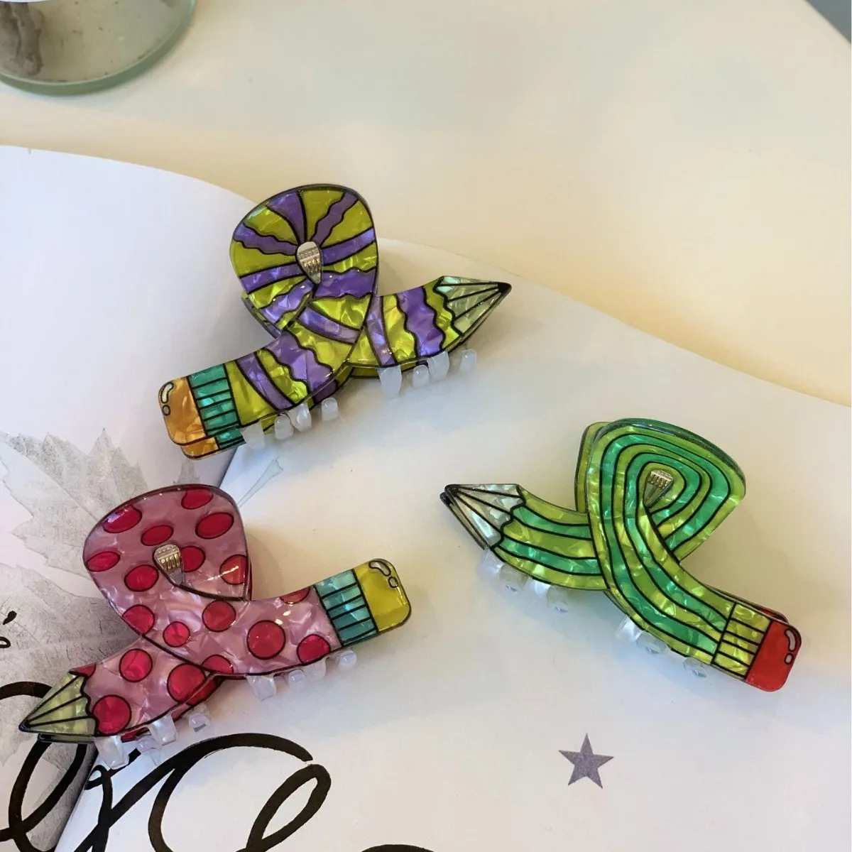 Ladies' Hair Grabs New Cartoon Pencils Cute Funny High-quality Hair Claw Clips Fashionable Versatile Hair Accessories For Girl
Ladies' Hair Grabs New Cartoon Pencils Cute Funny High-quality Hair Claw Clips Fashionable Versatile Hair Accessories For Girl