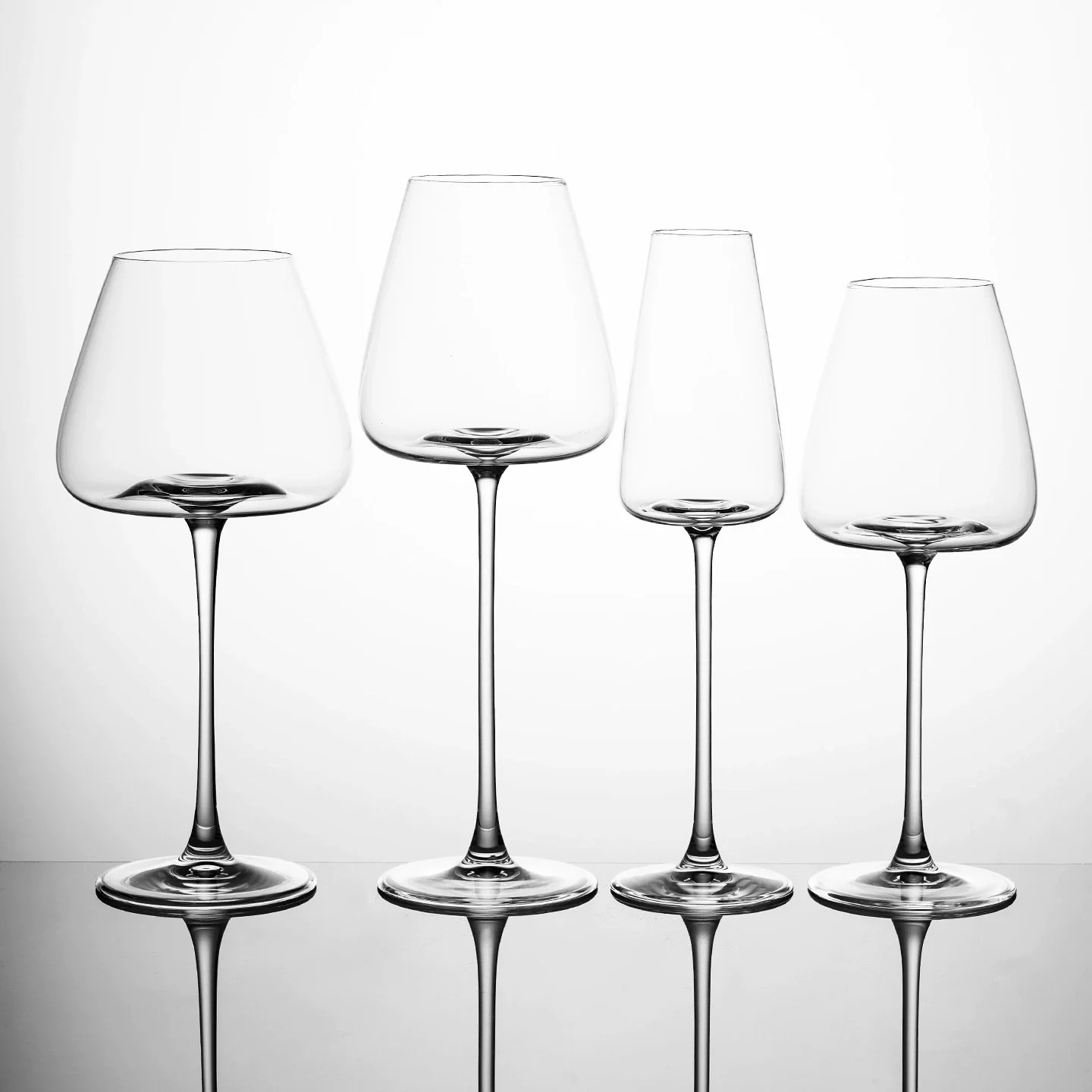 720ml Crystal Burgundy Wine Glass Set Modern Fluted Design Dishwasher Safe for Red Wine Tasting Home Bar Gift Box
720ml Crystal Burgundy Wine Glass Set Modern Fluted Design Dishwasher Safe for Red Wine Tasting Home Bar Gift Box