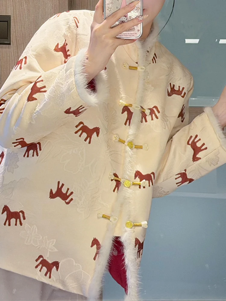 Красное китайское женское пуховое хлопковое пальто-манто с маленькой вышивкой, новогодний топ на пуговицах, свободный крой, длинный воротник-стойка све
Красное китайское женское пуховое хлопковое пальто-манто с маленькой вышивкой, новогодний топ на пуговицах, свободный крой, длинный воротник-стойка све