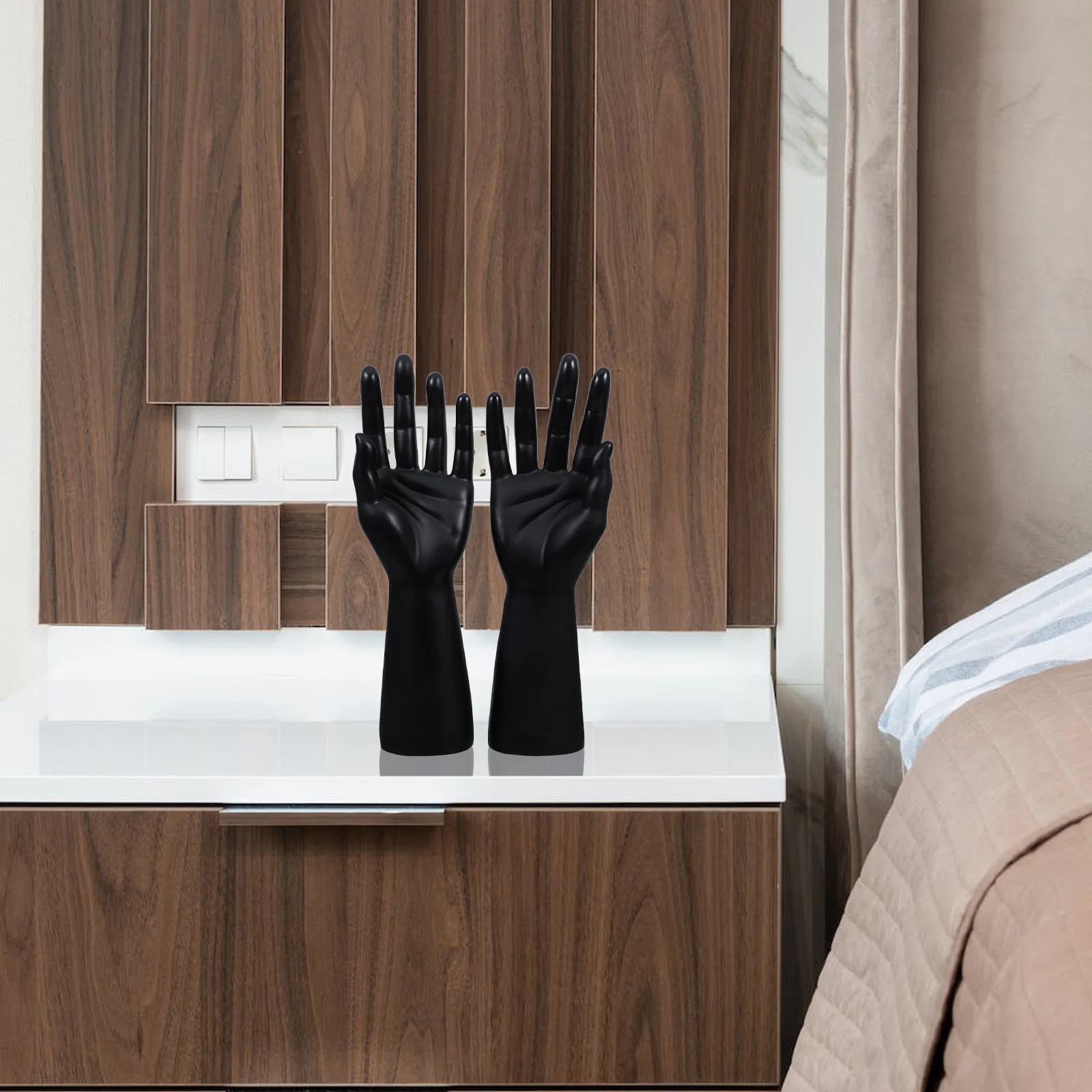2pcs Simulation Hand Display Stand High Fidelity Mannequin Hands Jewelry Holder Delicate Trinket Stand Decorative Glove Model
2pcs Simulation Hand Display Stand High Fidelity Mannequin Hands Jewelry Holder Delicate Trinket Stand Decorative Glove Model