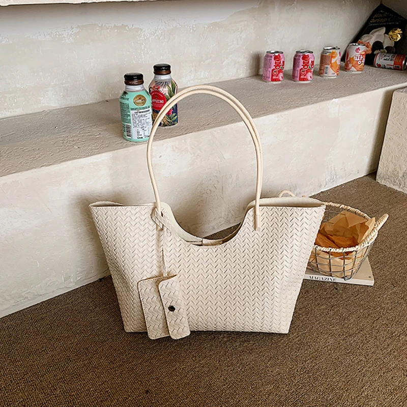 French-style Elegant Woven Women Handbag Bucket Type Casual Large Capacity Everyday Shopping Shoulder Bag Free Small Coin Purse
French-style Elegant Woven Women Handbag Bucket Type Casual Large Capacity Everyday Shopping Shoulder Bag Free Small Coin Purse
