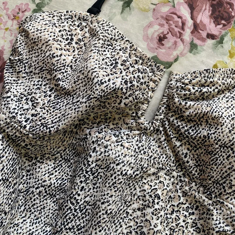 Summer sexy spice sweet cute Kawaii leopard print halter strap onesie Europe and America Subculture elegant fashion swimwear emo
Summer sexy spice sweet cute Kawaii leopard print halter strap onesie Europe and America Subculture elegant fashion swimwear emo