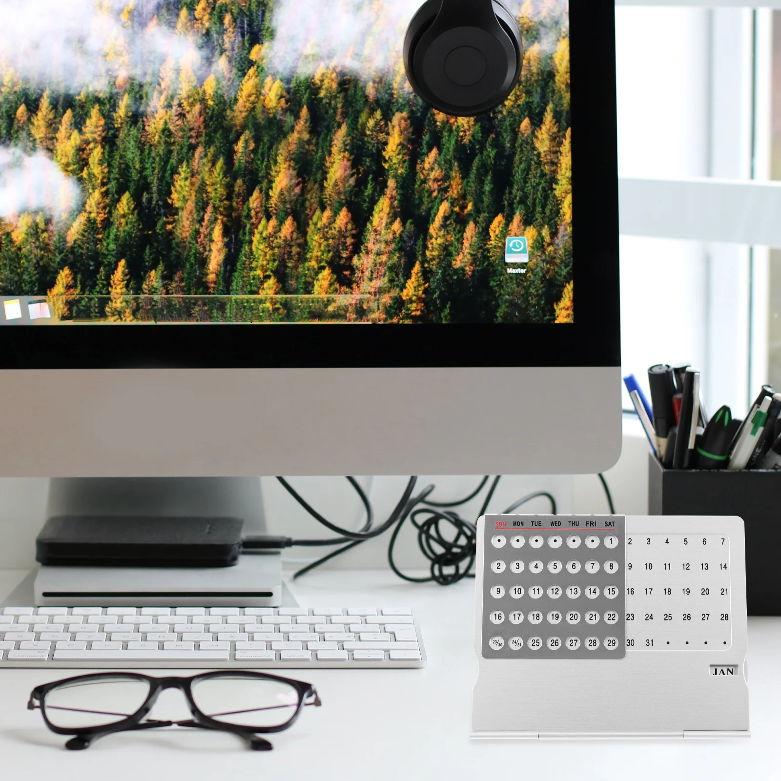 Creative Ultra-Thin Metal Desktop Perpetual Calendar Compact Lightweight Desk Decor Office Supplies Date Display Ornament 
Creative Ultra-Thin Metal Desktop Perpetual Calendar Compact Lightweight Desk Decor Office Supplies Date Display Ornament