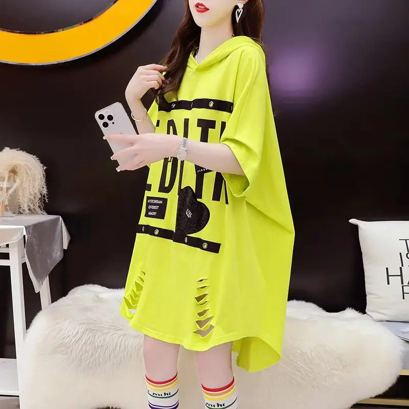 Fashion Loose Printed Letter Hole T-Shirts Female Clothing 2025 Summer New Loose Oversized Casual Tops Young Style Tee Shirt
Fashion Loose Printed Letter Hole T-Shirts Female Clothing 2025 Summer New Loose Oversized Casual Tops Young Style Tee Shirt