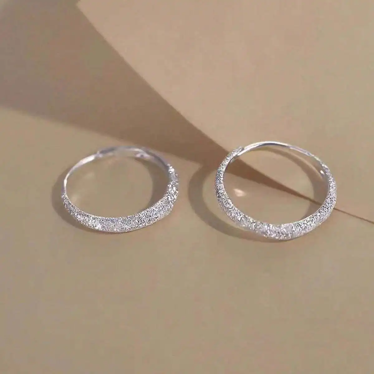 Sparkly Textured Circle Hoop Earrings for Women, Minimalist Silver-Tone Fashion Jewelry
Sparkly Textured Circle Hoop Earrings for Women, Minimalist Silver-Tone Fashion Jewelry