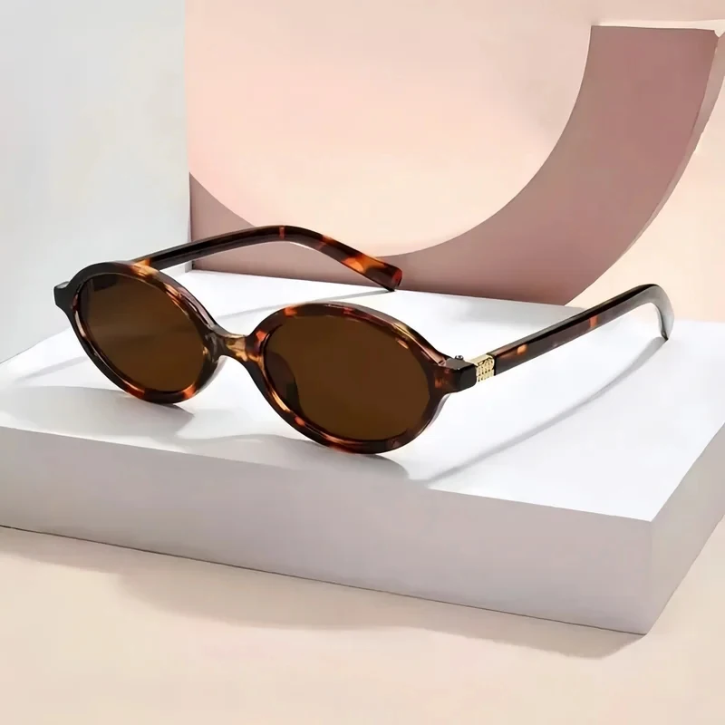 European and American retro men's and women's fashionable sunglasses trend versatile summer sun shading and UV400 protection
European and American retro men's and women's fashionable sunglasses trend versatile summer sun shading and UV400 protection