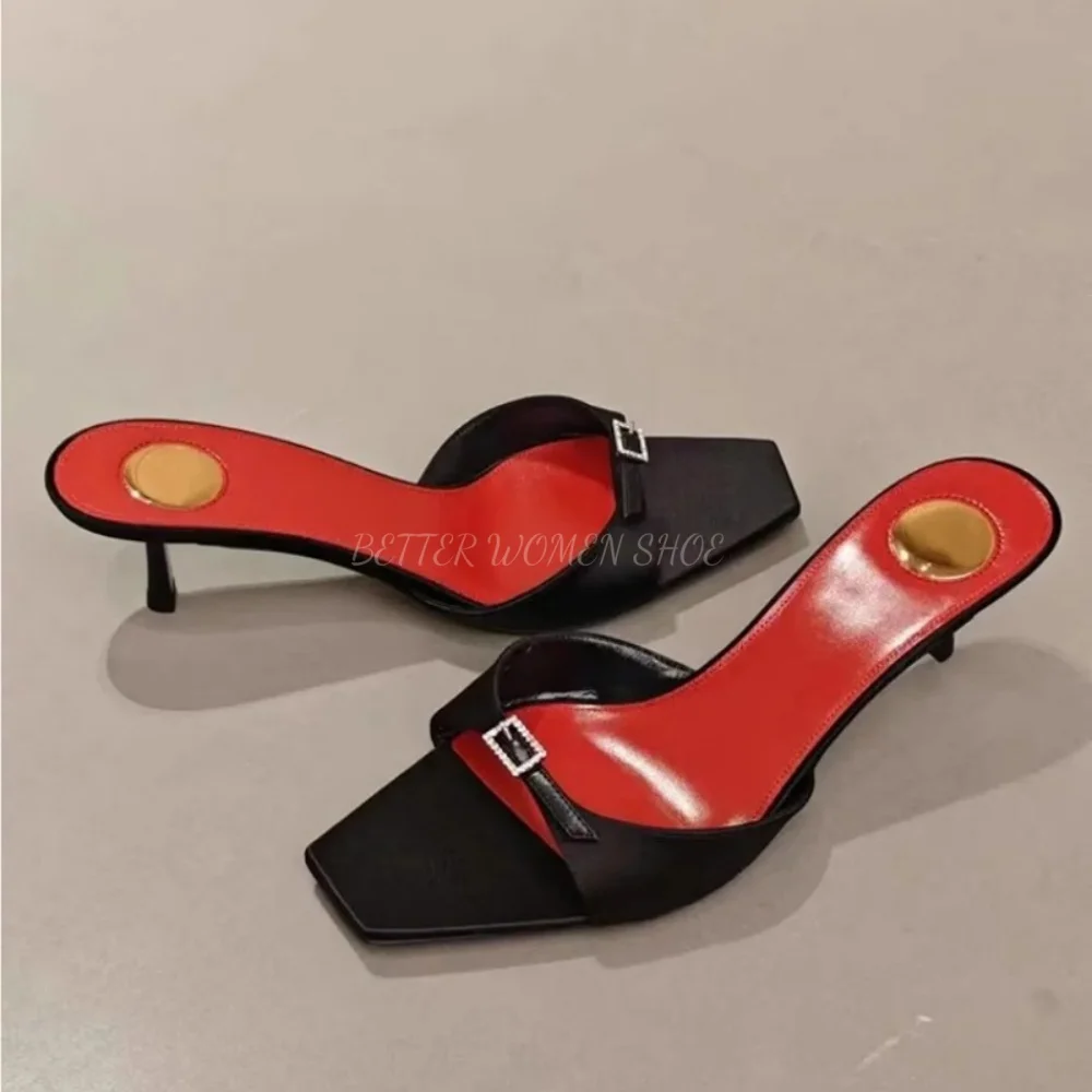 Черные атласные тапочки с квадратным носком и поясом, женские летние сандалии, новые модные банкетные полусапожки на тонком каблуке 6 см
Черные атласные тапочки с квадратным носком и поясом, женские летние сандалии, новые модные банкетные полусапожки на тонком каблуке 6 см