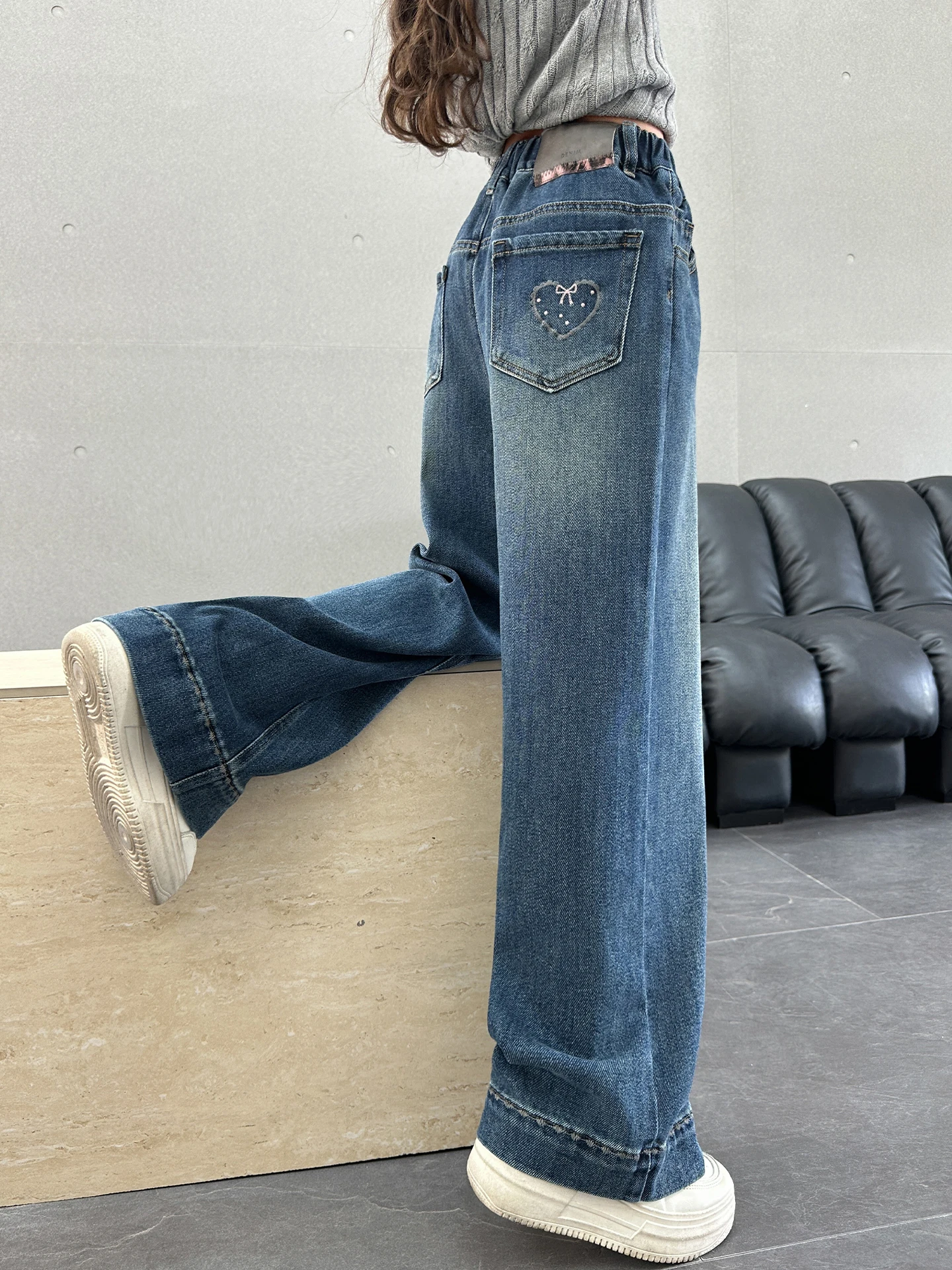 Girls Straight Leg Jeans Autumn Faion Sweet Heart Pattern Casual Comfortable Breathable Elastic Waist Denim Pants for Teens
Girls Straight Leg Jeans Autumn Faion Sweet Heart Pattern Casual Comfortable Breathable Elastic Waist Denim Pants for Teens