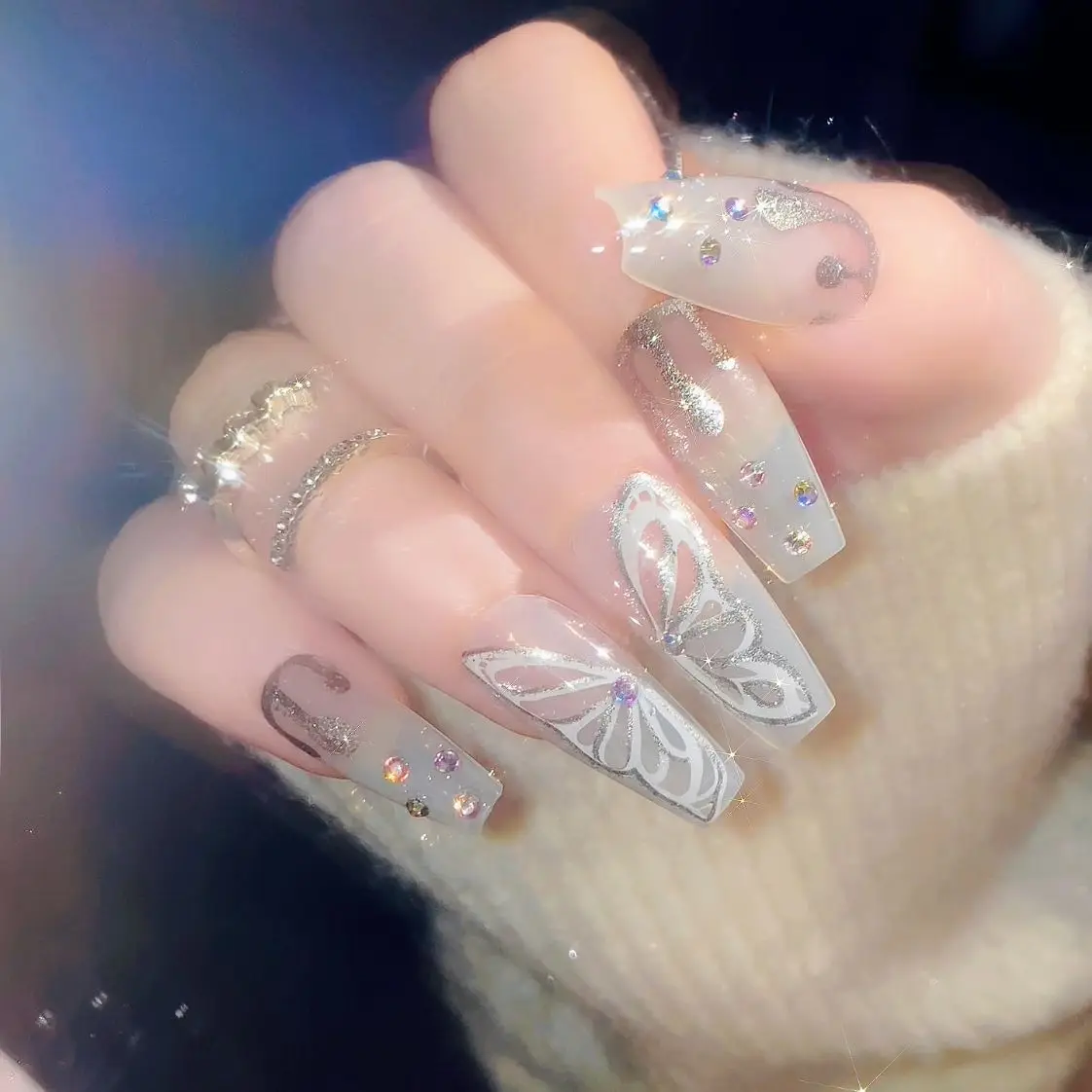 24Pcs Fake Nails: White Butterfly with Colorful Diamonds and Meteor Design Press-On Nail Tips Perfect Gift for Girls and Friends
24Pcs Fake Nails: White Butterfly with Colorful Diamonds and Meteor Design Press-On Nail Tips Perfect Gift for Girls and Friends