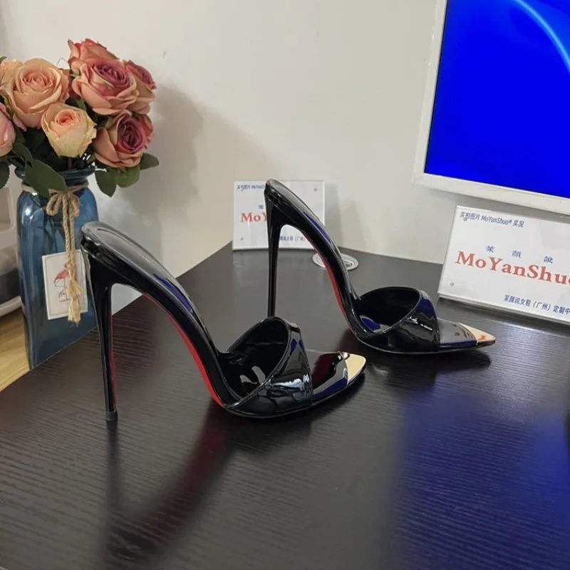 2026 Fashion Women's Patent Leather Pointed Toe Stiletto Heel Mules Peep Toe High Heel Sandals Party Club Slides Zapatos Mujer
2026 Fashion Women's Patent Leather Pointed Toe Stiletto Heel Mules Peep Toe High Heel Sandals Party Club Slides Zapatos Mujer