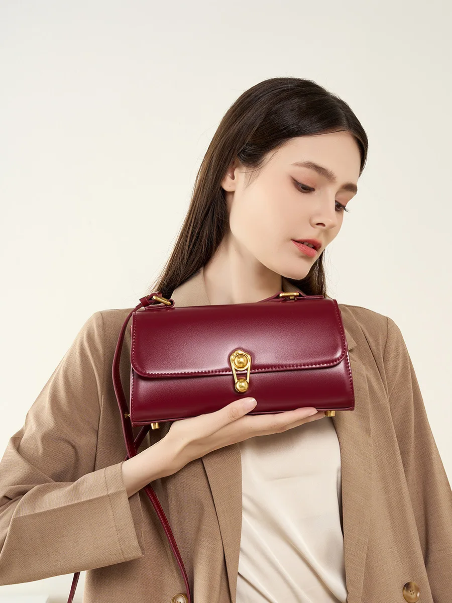Star Baguette Ladies 2024 new Spring/Summer Shoulder Crossbody Genuine leather French high quality underarm bag
Star Baguette Ladies 2024 new Spring/Summer Shoulder Crossbody Genuine leather French high quality underarm bag