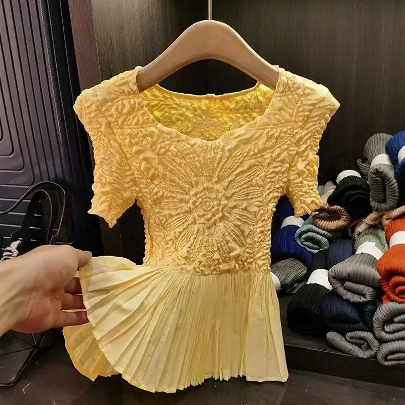 Beige Relief Niche Pleated Round Neck Top For Women Summer 2025 New Versatile Short Sleeve Slim Spliced T-shirt 2HW4C
Beige Relief Niche Pleated Round Neck Top For Women Summer 2025 New Versatile Short Sleeve Slim Spliced T-shirt 2HW4C