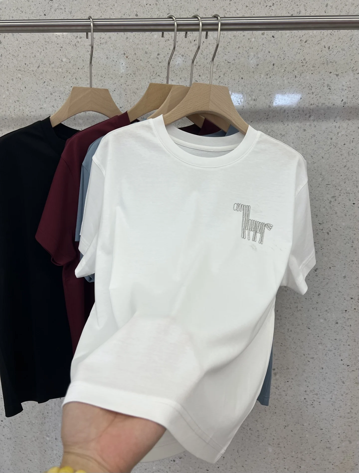 2026 Spring/Summer New Arrival: Loose-Fitting, Slimming Round Neck Top With Tassel Embellishments; Casual And Versatile.
2026 Spring/Summer New Arrival: Loose-Fitting, Slimming Round Neck Top With Tassel Embellishments; Casual And Versatile.