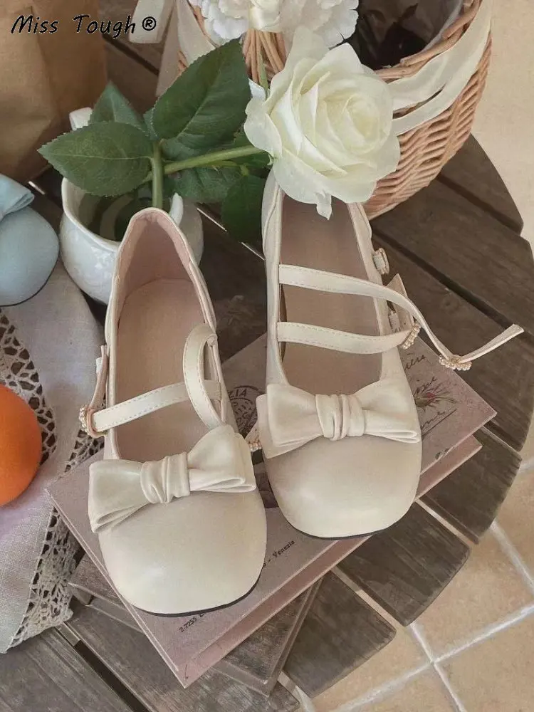 Japanese Lolita Kawaii Sandals Women College Style Bow Design Sweet Mary Janes Shoes Female Pure Color Casual Shoes Autumn 2022
Japanese Lolita Kawaii Sandals Women College Style Bow Design Sweet Mary Janes Shoes Female Pure Color Casual Shoes Autumn 2022