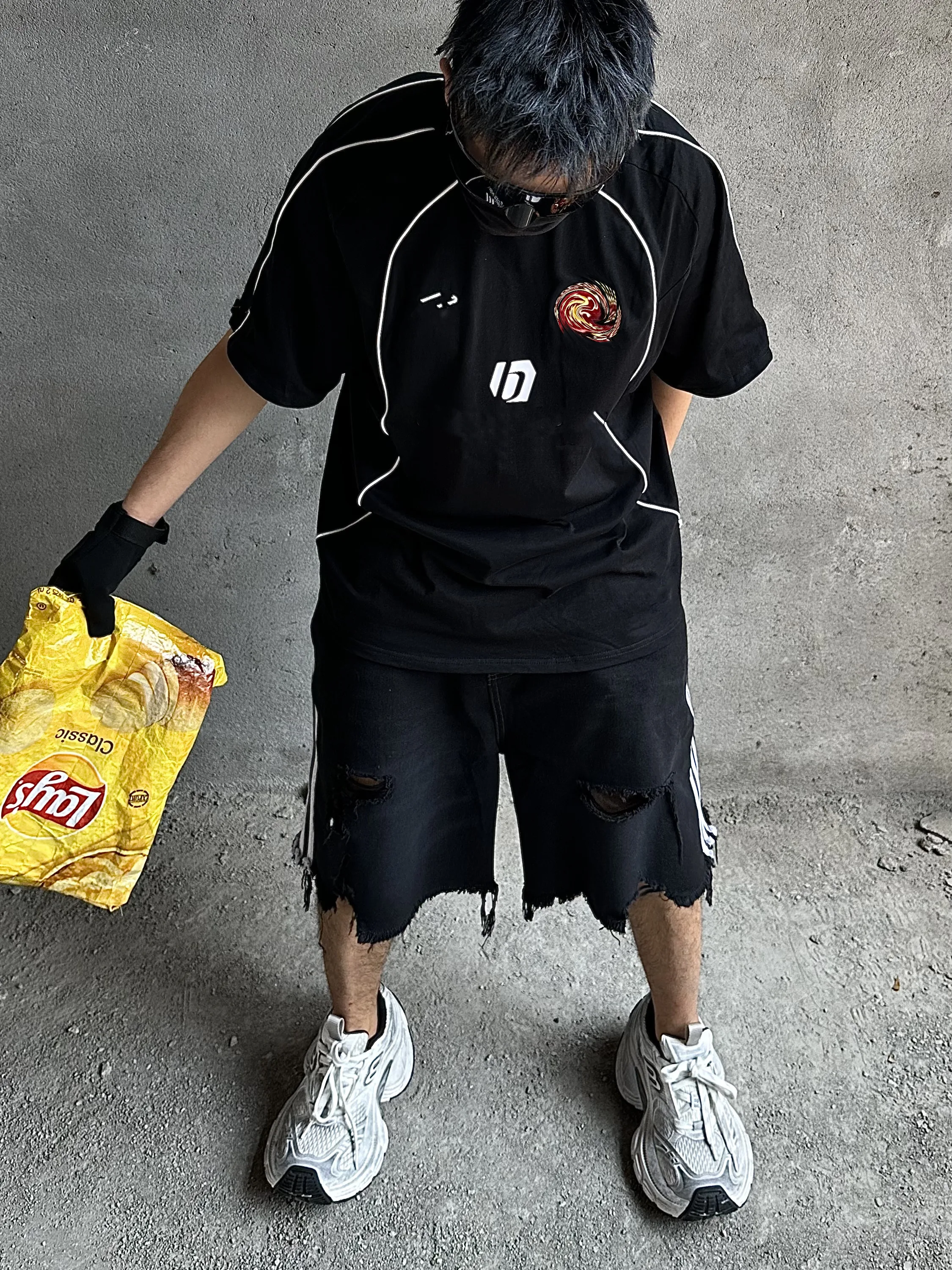 Футболка с коротким рукавом из коллаборации Manchester United и Inakaya, лимитированная серия, свободный крой, хлопок, круглый вырез, молодежный тренд.
Футболка с коротким рукавом из коллаборации Manchester United и Inakaya, лимитированная серия, свободный крой, хлопок, круглый вырез, молодежный тренд.