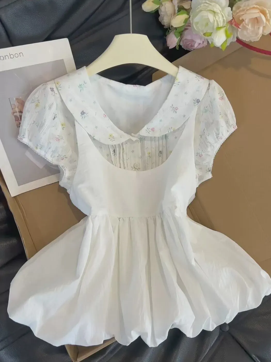 Elegant Korean Style Floral Print Doll Collar Short Sleeve Two Piece Set for Women Summer New White Bud Strap Fashion Ensemble
Elegant Korean Style Floral Print Doll Collar Short Sleeve Two Piece Set for Women Summer New White Bud Strap Fashion Ensemble