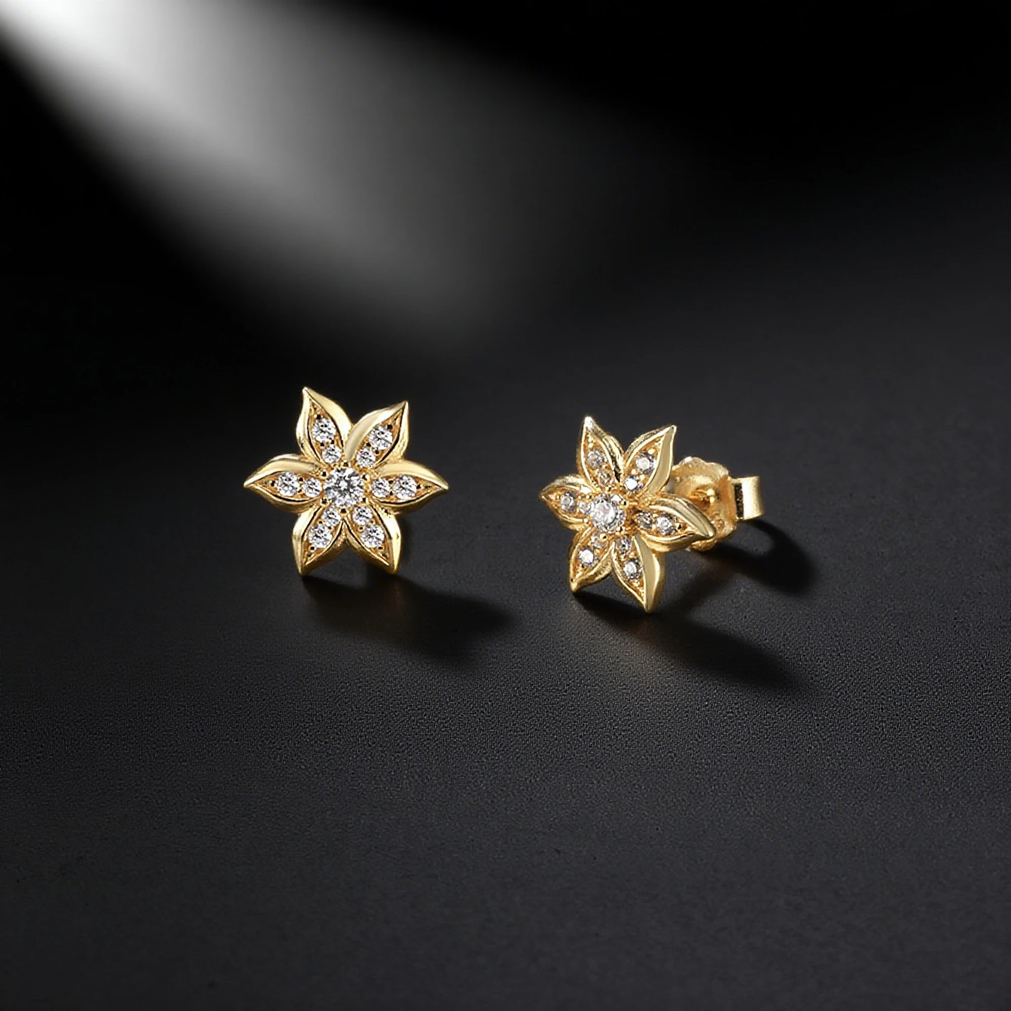 Effie Queen Chic серьги-гвоздики из стерлингового серебра 925 пробы с шестью листьями и цветком с блестящим цирконием округлой огранки в подарок на любой случай APE129
Effie Queen Chic серьги-гвоздики из стерлингового серебра 925 пробы с шестью листьями и цветком с блестящим цирконием округлой огранки в подарок на любой случай APE129
