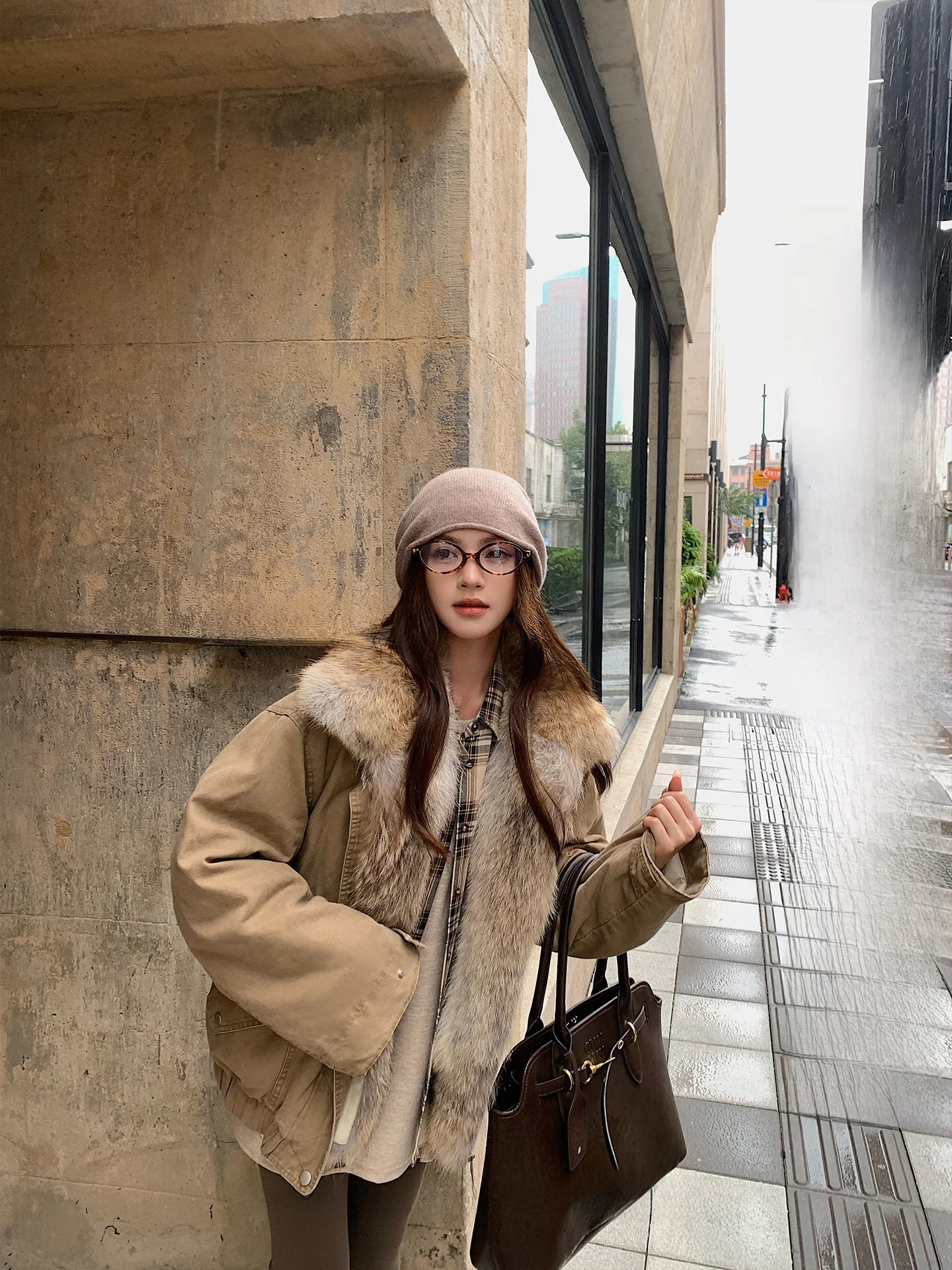 Женская пуховая парка с отстегивающимся воротником из меха волка, 90% белый гусиный пух, повседневная, удлиненная, стандартной длины
Женская пуховая парка с отстегивающимся воротником из меха волка, 90% белый гусиный пух, повседневная, удлиненная, стандартной длины