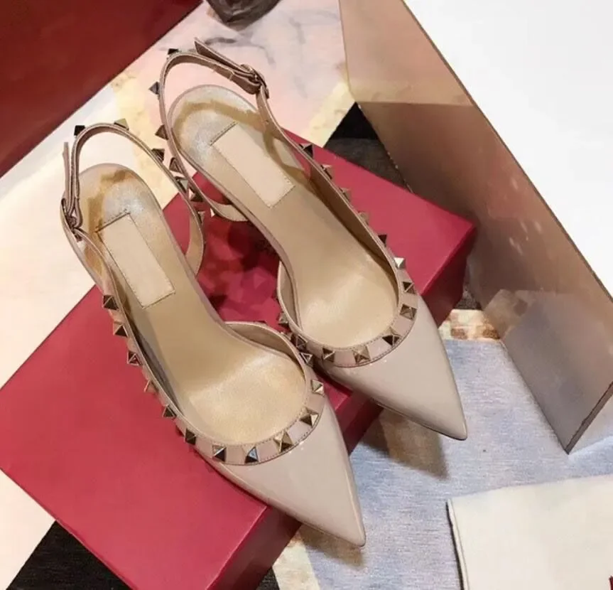 Модные женские туфли-лодочки на высоком каблуке, повседневные дизайнерские туфли из матовой кожи золотого цвета с заклепками и шипами, с ремешком на пятке, Valentinoshoe Valentinol
Модные женские туфли-лодочки на высоком каблуке, повседневные дизайнерские туфли из матовой кожи золотого цвета с заклепками и шипами, с ремешком на пятке, Valentinoshoe Valentinol
