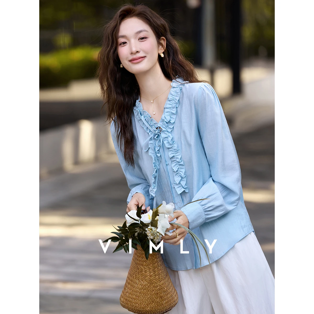 Женская блузка VIMLY с V-образным вырезом, весна 2026, новая коллекция, французский стиль, цвет «Ледниковый синий», с завязками на шее, оборками и пышными рукавами, повседневная шифоновая рубашка A3712
Женская блузка VIMLY с V-образным вырезом, весна 2026, новая коллекция, французский стиль, цвет «Ледниковый синий», с завязками на шее, оборками и пышными рукавами, повседневная шифоновая рубашка A3712