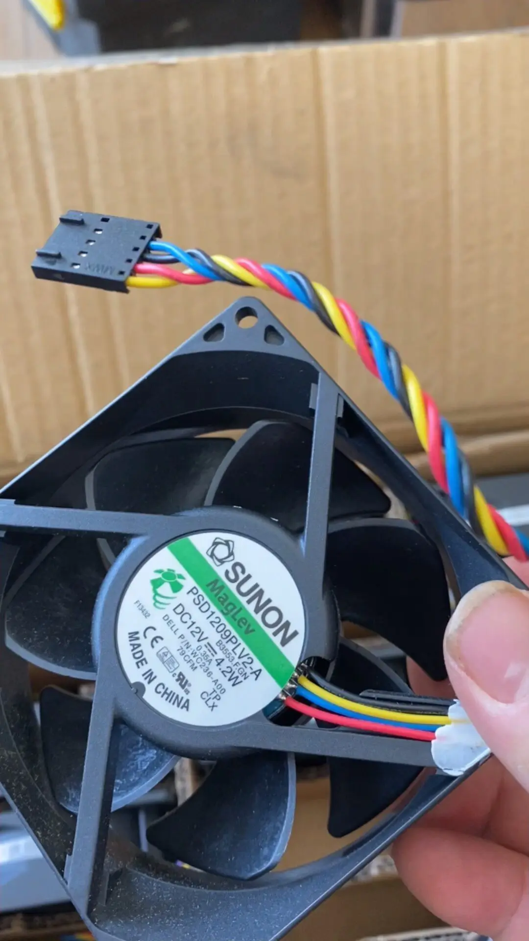 Original PSD1209PLV2-A 12V 4.2W 9032 4-wire cooling fan
Original PSD1209PLV2-A 12V 4.2W 9032 4-wire cooling fan