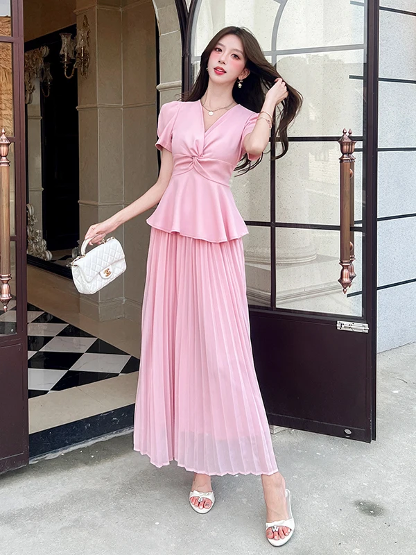Chic V-neck Short Sleeve Pleated Skirt Set Women Summer Slimming Two-piece Long Dress High Waist Midi Skirt Anti-wrinkle
Chic V-neck Short Sleeve Pleated Skirt Set Women Summer Slimming Two-piece Long Dress High Waist Midi Skirt Anti-wrinkle