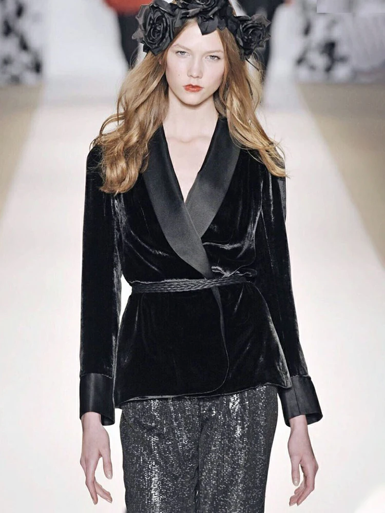 Naturaleye Karlie Kloss Black Velvet Short Jacket Women's Slim Fit Long Sleeve Suiting Style Commute Fashion Autumn Outerwear
Naturaleye Karlie Kloss Black Velvet Short Jacket Women's Slim Fit Long Sleeve Suiting Style Commute Fashion Autumn Outerwear