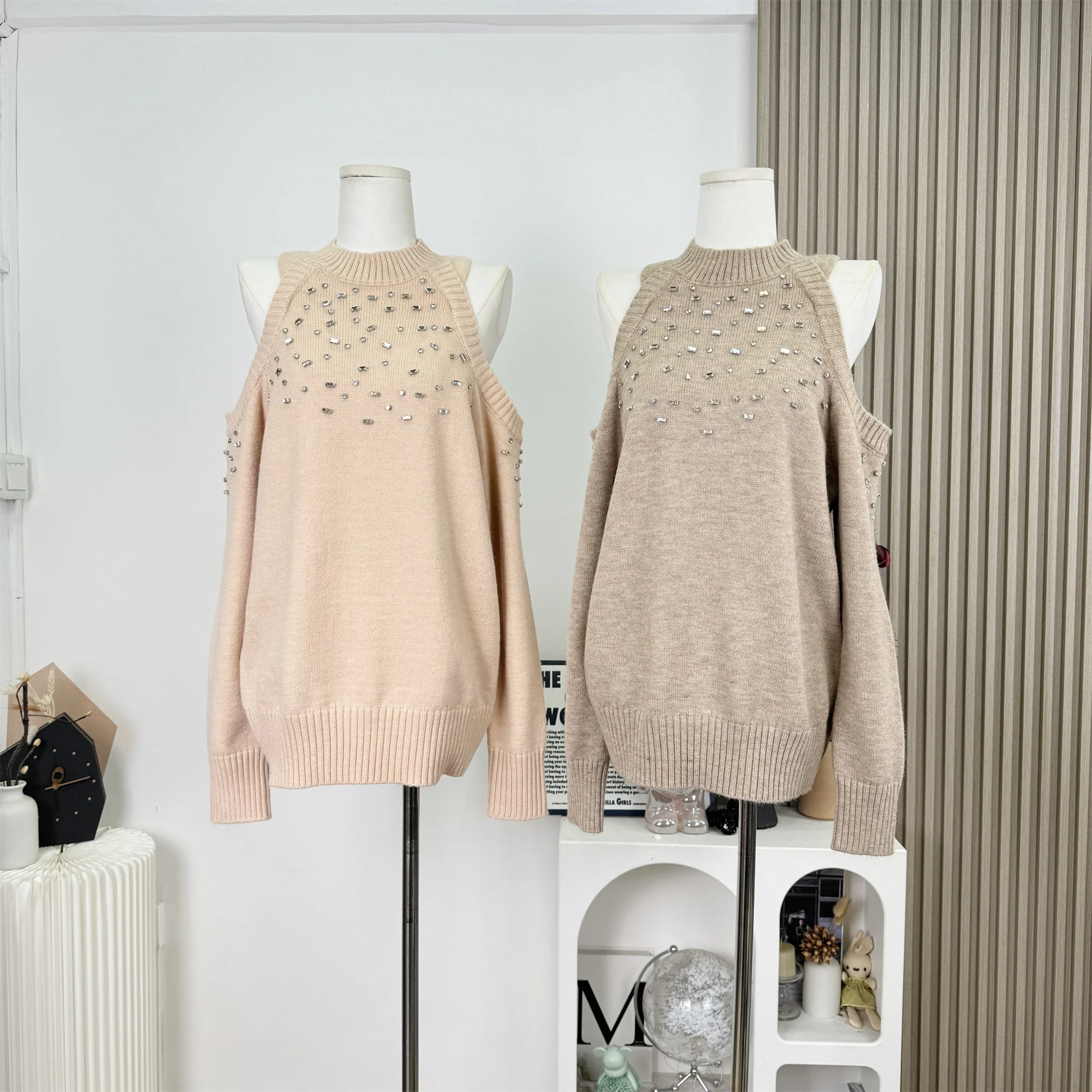 Elegant Loose Knitted Shoulder Bared Long Sleeve Sweater Women's Fashion Casual Loose Beading Top Soft Autumn Spring Wear F542
Elegant Loose Knitted Shoulder Bared Long Sleeve Sweater Women's Fashion Casual Loose Beading Top Soft Autumn Spring Wear F542