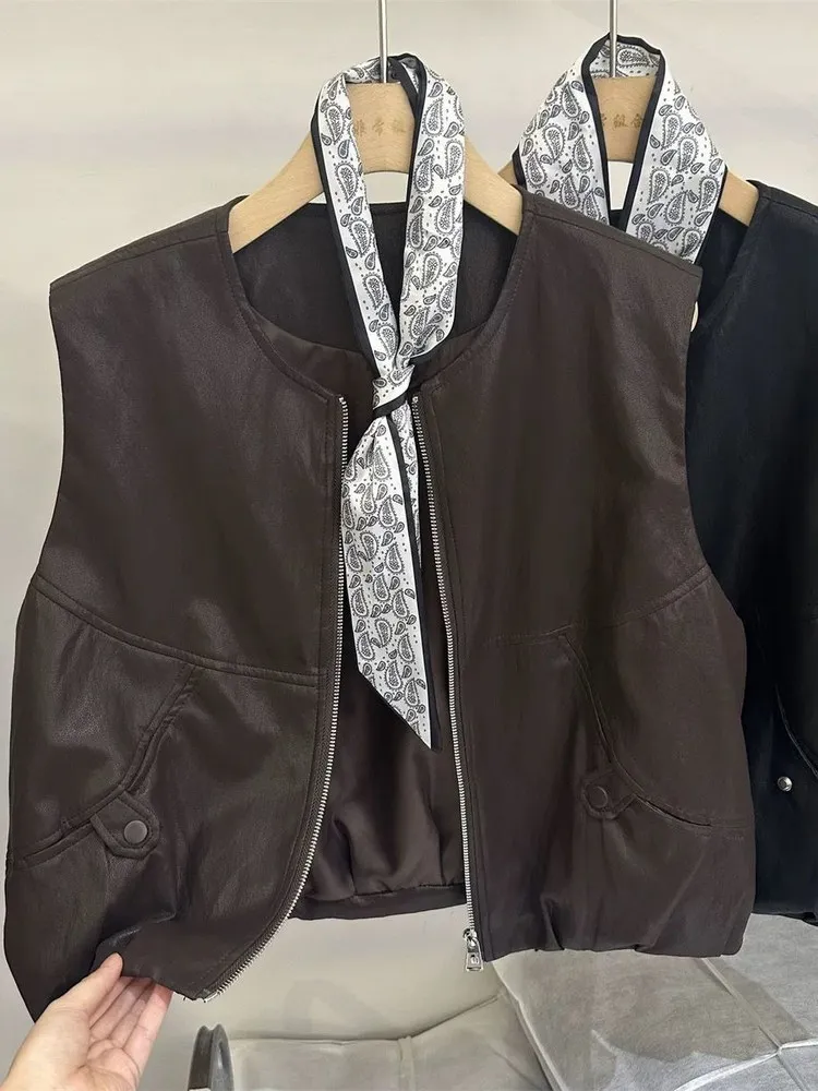 Retro Hong Kong Style PU Leather Vest Jacket Women's Casual Motorcycle Wear Layered Slimming Versatile Shoulder Pad Trendy
Retro Hong Kong Style PU Leather Vest Jacket Women's Casual Motorcycle Wear Layered Slimming Versatile Shoulder Pad Trendy