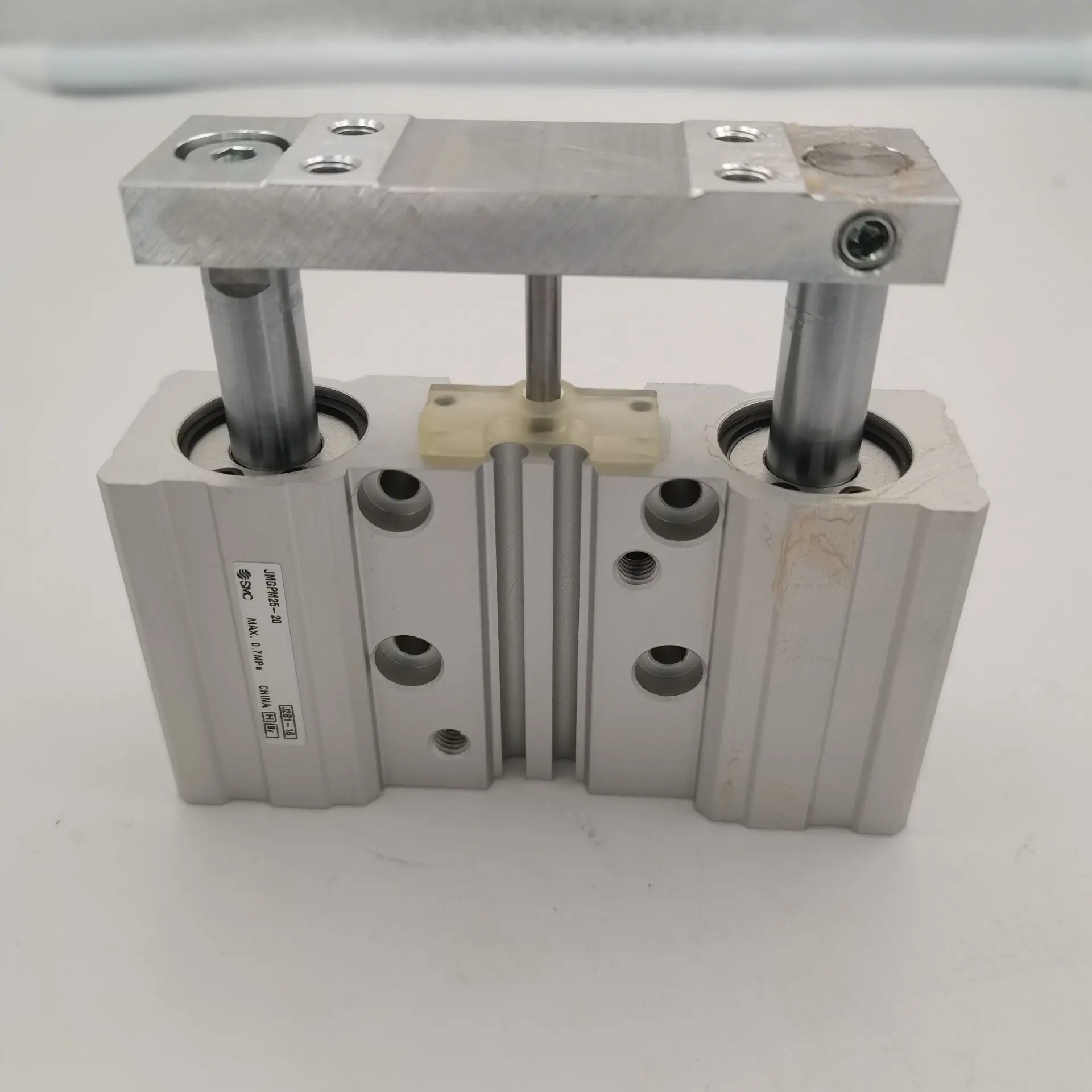 Original SMC Thin Cylinder JMGPM12/JMGPM16/JMGPM20/JMGPM25-10/20/30/50/100/150 Thin Cylinder with Guide Rod
Original SMC Thin Cylinder JMGPM12/JMGPM16/JMGPM20/JMGPM25-10/20/30/50/100/150 Thin Cylinder with Guide Rod