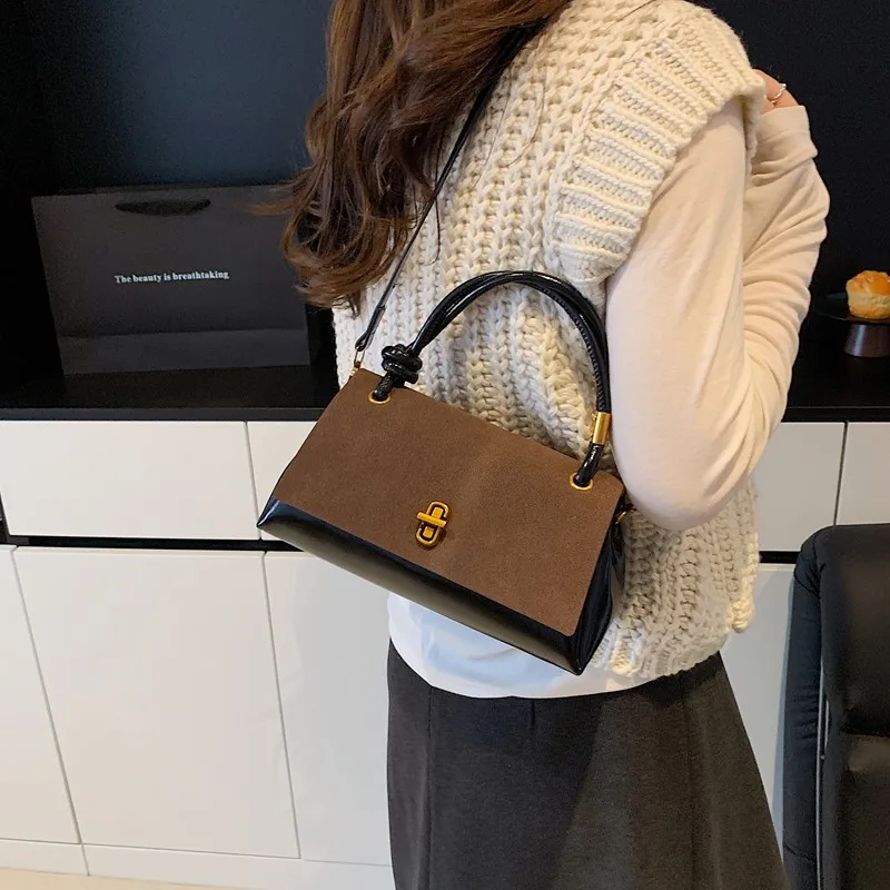 Зима 2026, новая модная роскошная дизайнерская маленькая квадратная сумка, женская нишевая однотонная высококачественная сумка через плечо через плечо
Зима 2026, новая модная роскошная дизайнерская маленькая квадратная сумка, женская нишевая однотонная высококачественная сумка через плечо через плечо