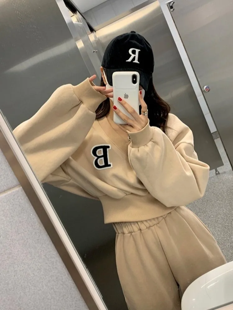 Warm Fleece Lined V-Neck Sportswear Set High Waist Wide Leg Pants Casual Two-Piece Suit for Women Spring Autumn Winter
Warm Fleece Lined V-Neck Sportswear Set High Waist Wide Leg Pants Casual Two-Piece Suit for Women Spring Autumn Winter
