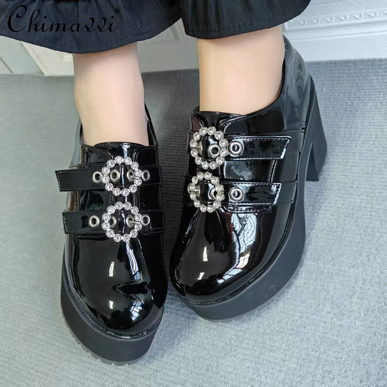 Japanese Sweet Rhinestone Buckle JK Patent Leather Shoes 2025 New College Style High Heels Mass Production Thick Sole Pumps
Japanese Sweet Rhinestone Buckle JK Patent Leather Shoes 2025 New College Style High Heels Mass Production Thick Sole Pumps
