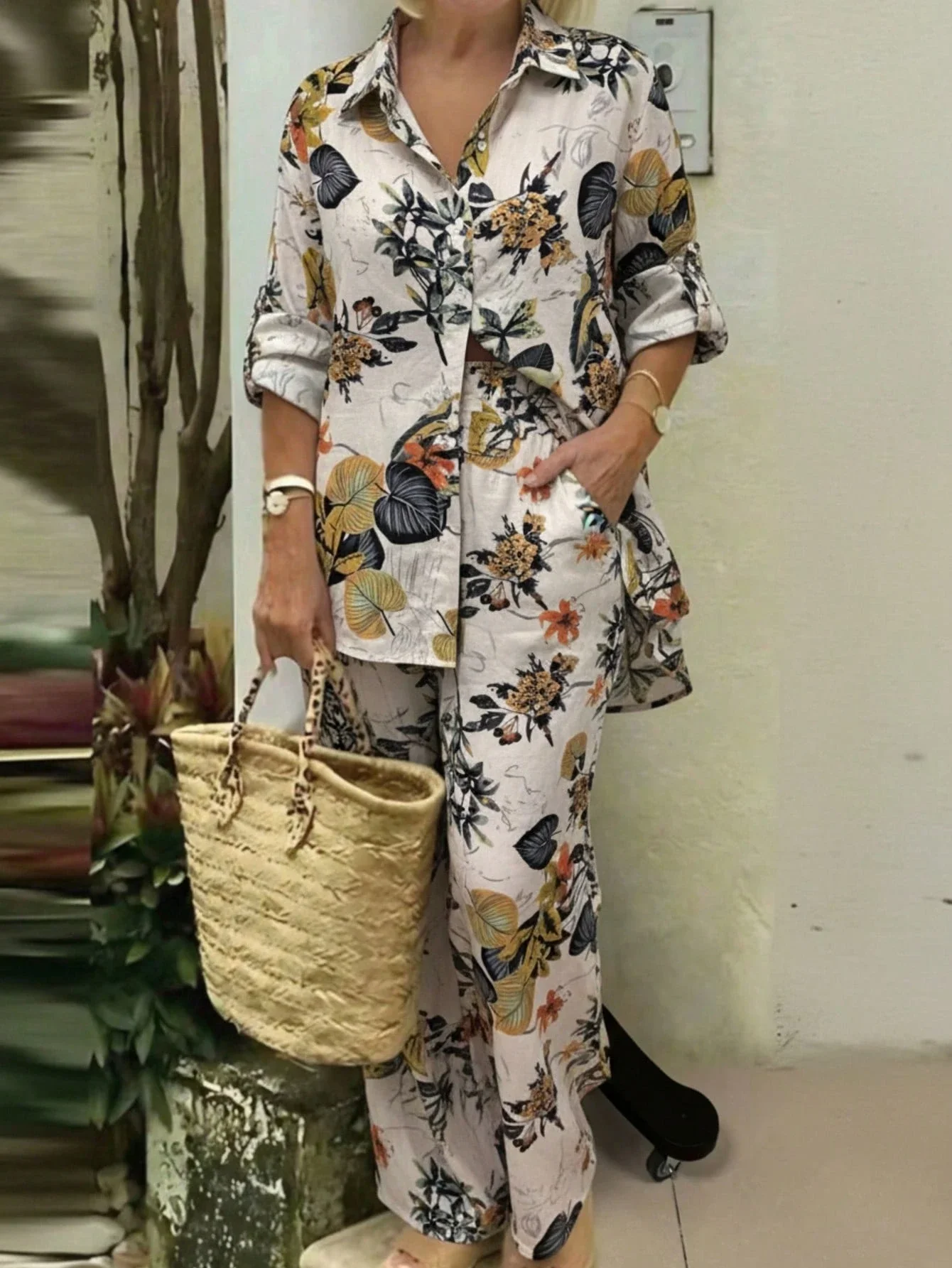 2pcs Vintage Floral Print Set, Comfortable Wide-Leg Pants Suit For Spring Summer Casual Airport Vacation
2pcs Vintage Floral Print Set, Comfortable Wide-Leg Pants Suit For Spring Summer Casual Airport Vacation