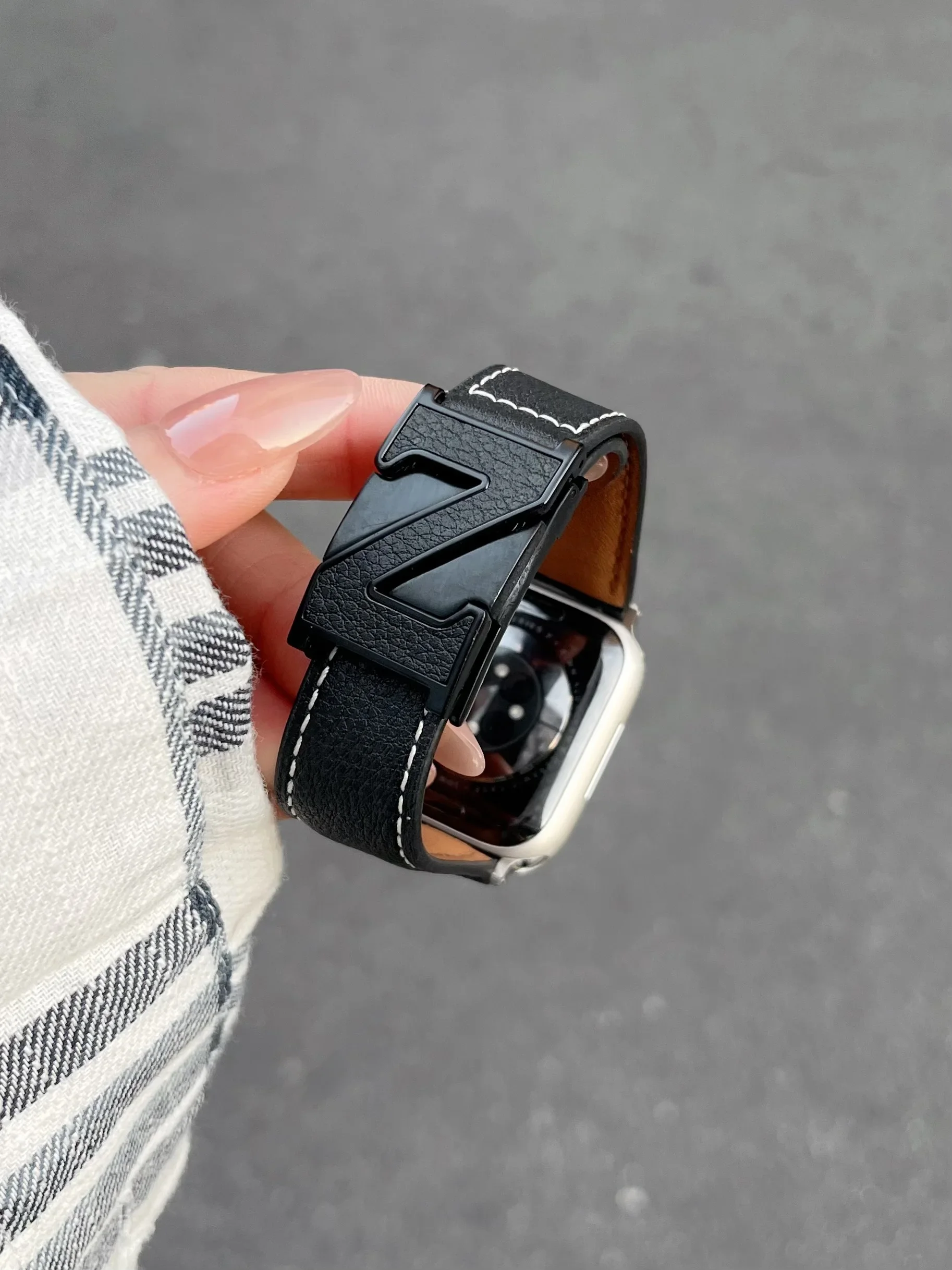 Superior Leahter loop For Apple Watch band for women Series Ultra 10/9/8/7/6 38mm 40mm 41mm 42mm 44mm 45mm 46mm Strap
Superior Leahter loop For Apple Watch band for women Series Ultra 10/9/8/7/6 38mm 40mm 41mm 42mm 44mm 45mm 46mm Strap